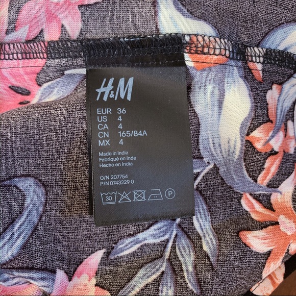 SOLD | H&M | Flower Crop Top - Picture 5 of 6